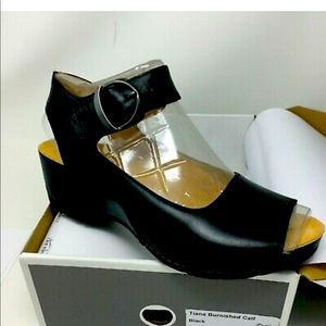 Dansko Tiana Black Leather Sandals Size 38 NIB